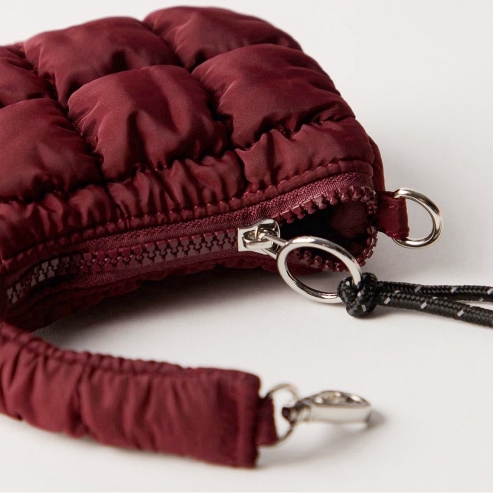 ♥️💖 FP Movement Quilted Mini Pouch Bag Mahogany - Picture 3 of 4